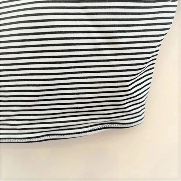 VICTORIA SECRET CAP SLEEVE OFF THE SHOULDER B&W STRIPE CROP BIKINI TOP XSMALL - Picture 3 of 13